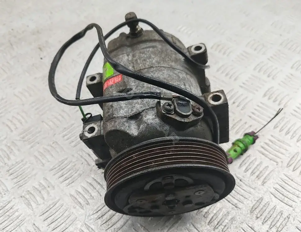 Компрессор кондиционера 4A0260805AH