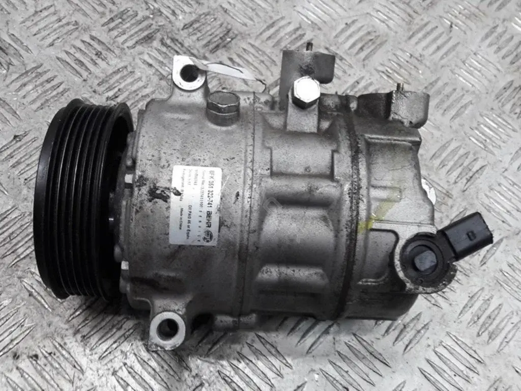 Компрессор кондиционера 1K0820859F