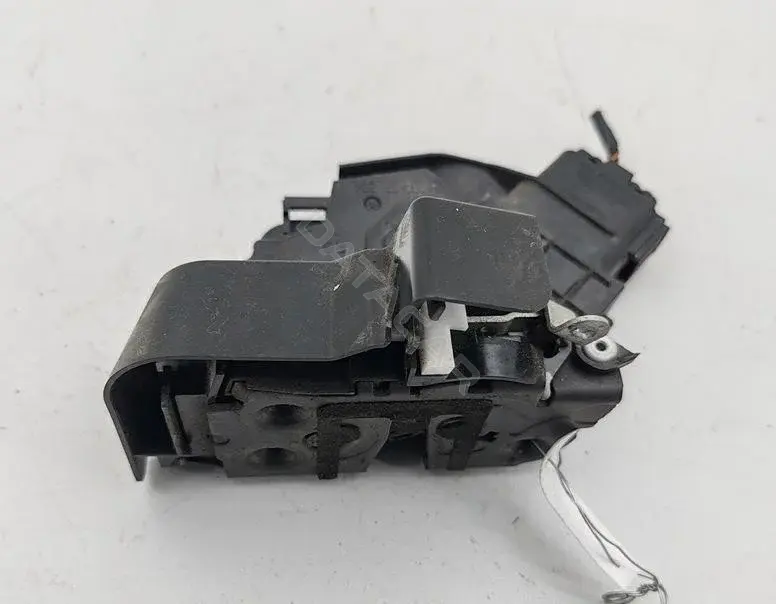 Замок двери 3M5AR21812AK