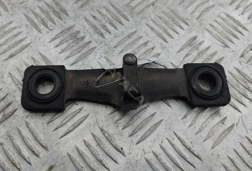 Ответная часть (скоба) замка двери 8V0827507D