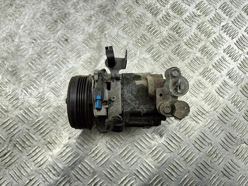 Компрессор кондиционера 73111FG001
