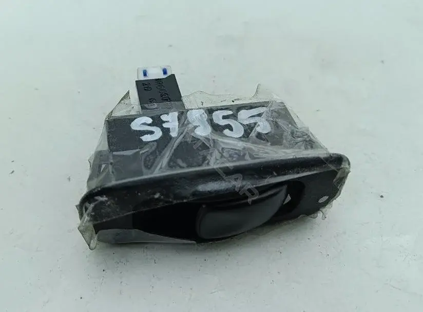 Кнопка стеклоподъемника MR608737