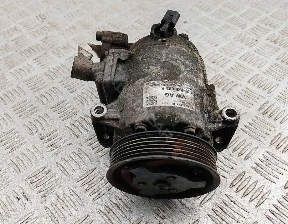 Компрессор кондиционера 5N0820803A