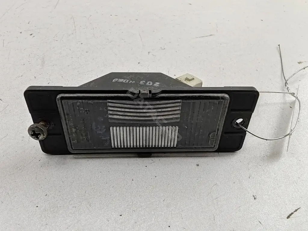 Фонарь подсветки номерного знака MR245531