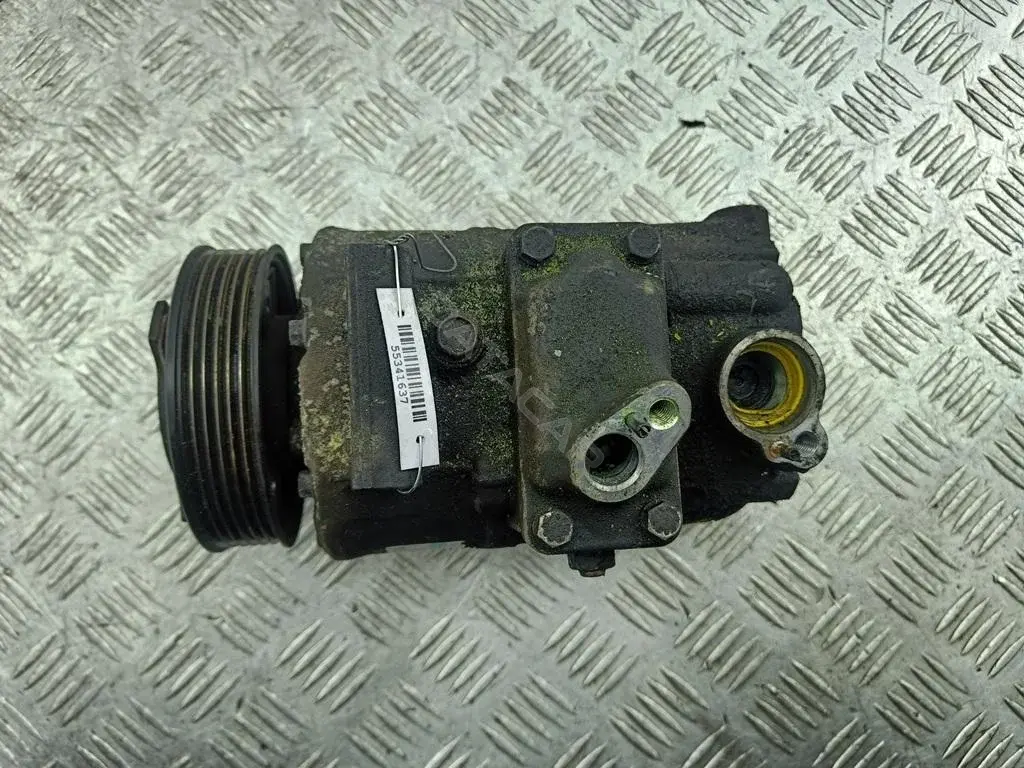 Компрессор кондиционера 1K0820803S