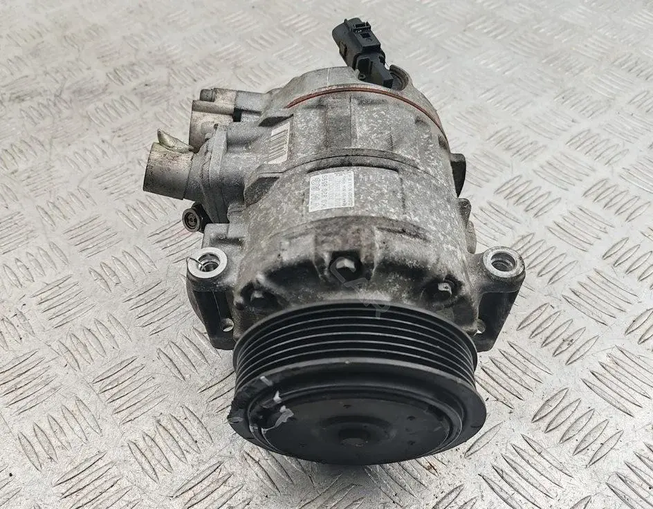Компрессор кондиционера 1K0820859S