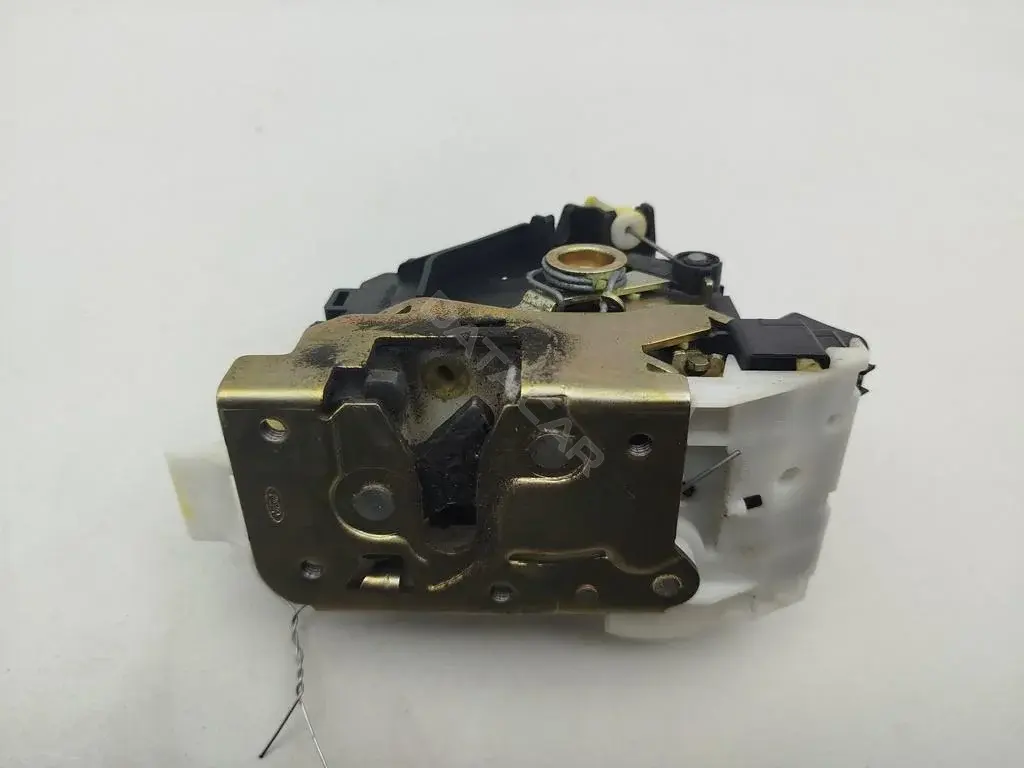 Замок двери 2S4AA26413EA