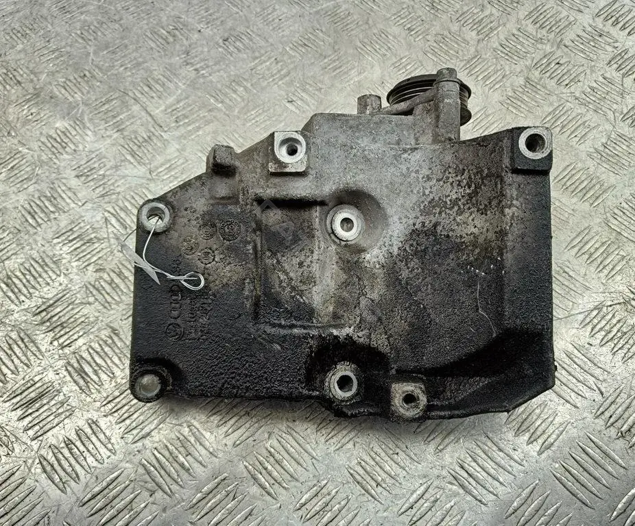 Кронштейн компрессора кондиционера 038260885C