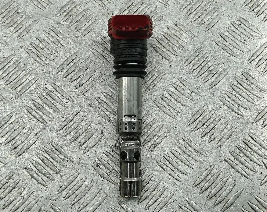 Катушка зажигания 06C905115M