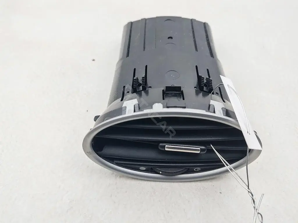 Дефлектор обдува салона 4M51A014L21AE