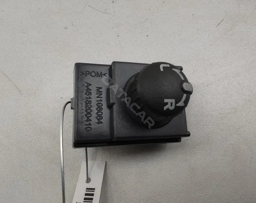 Джойстик регулировки зеркал MN108084
