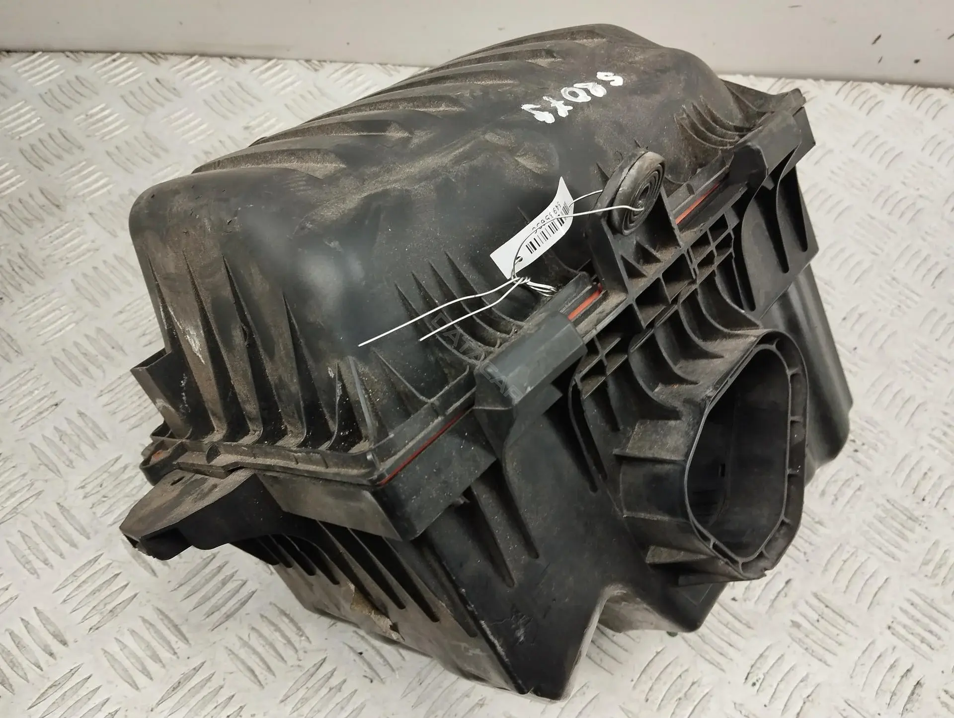 Корпус воздушного фильтра 7M3129607