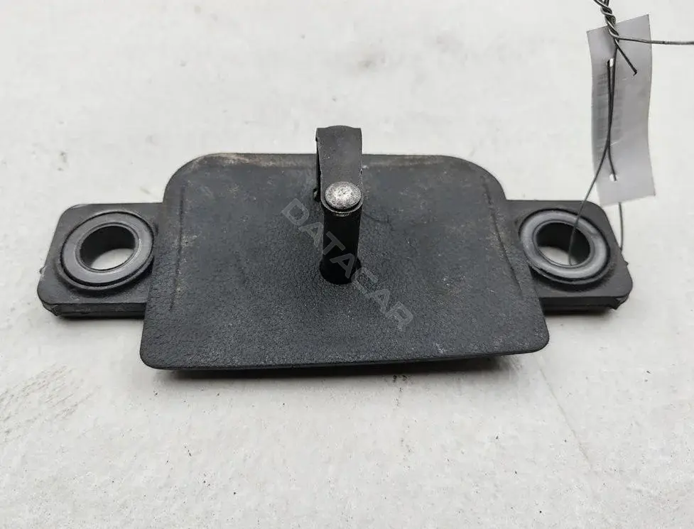 Ответная часть (скоба) замка двери 8V0827507E
