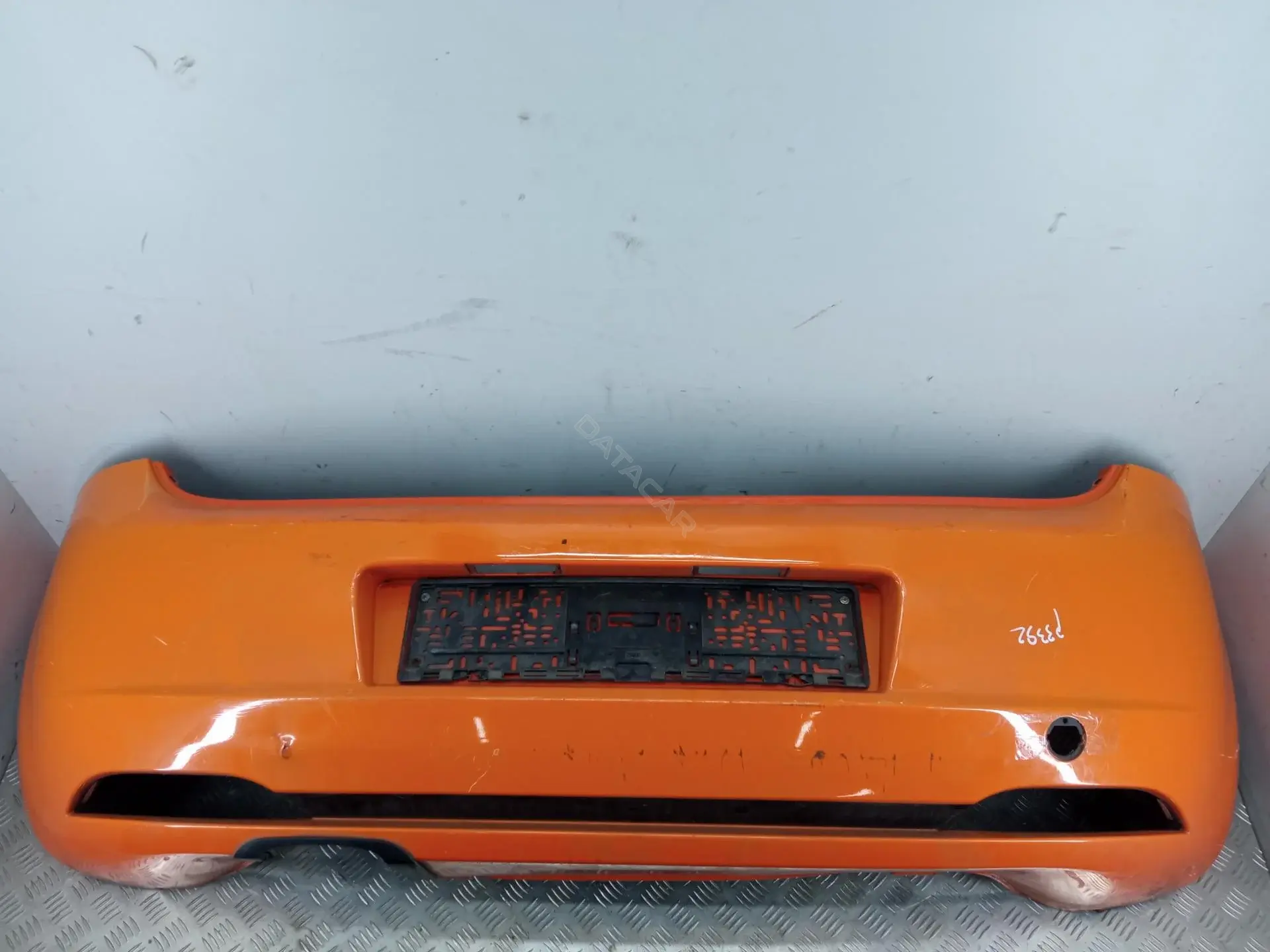 Задний бампер 735379735