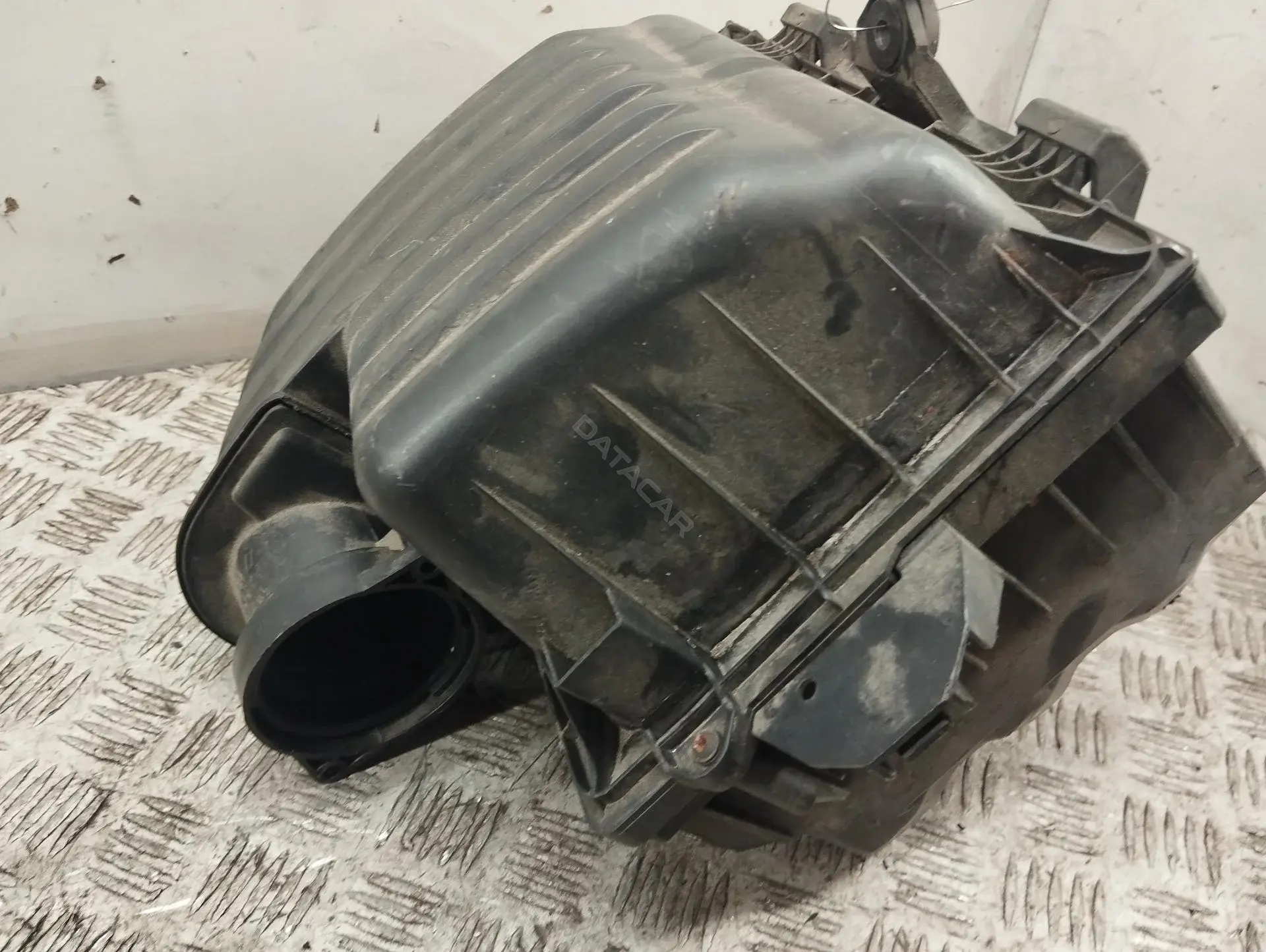 Корпус воздушного фильтра 7M3129607