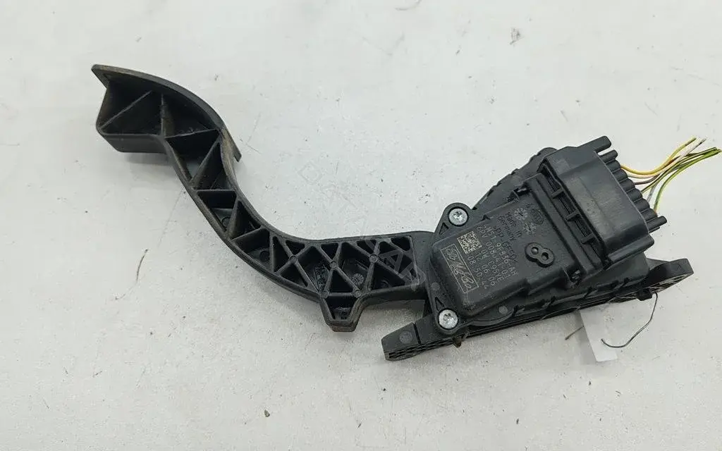 Педаль газа 4M519F836AH