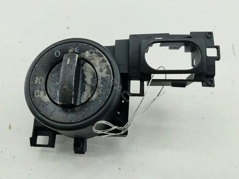 Переключатель подрулевой 7L6858903T
