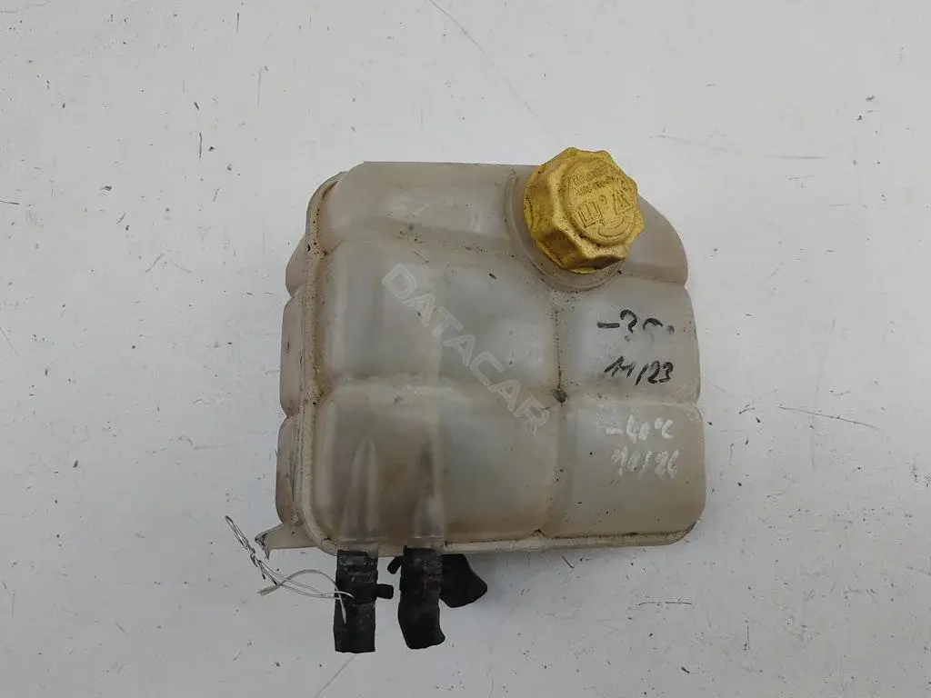Расширительный бачок 8T168K218AB