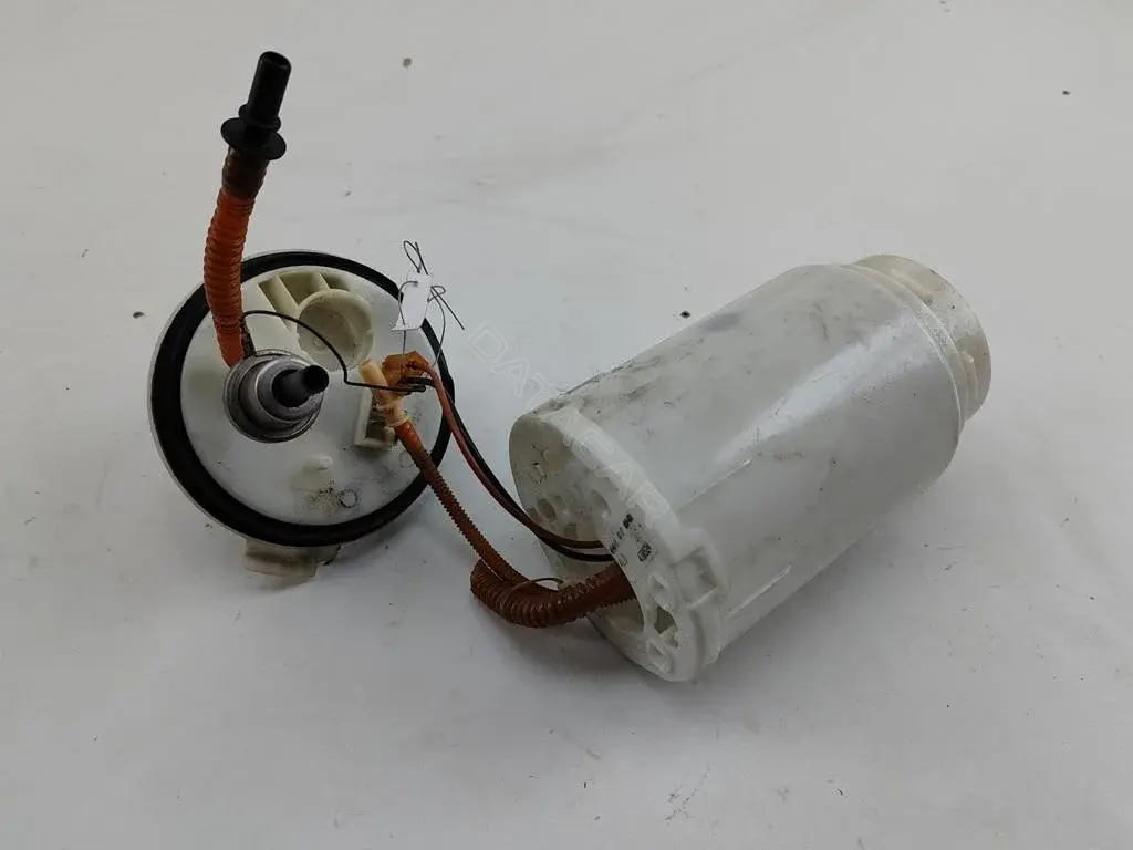 Топливный насос 7L8919679C