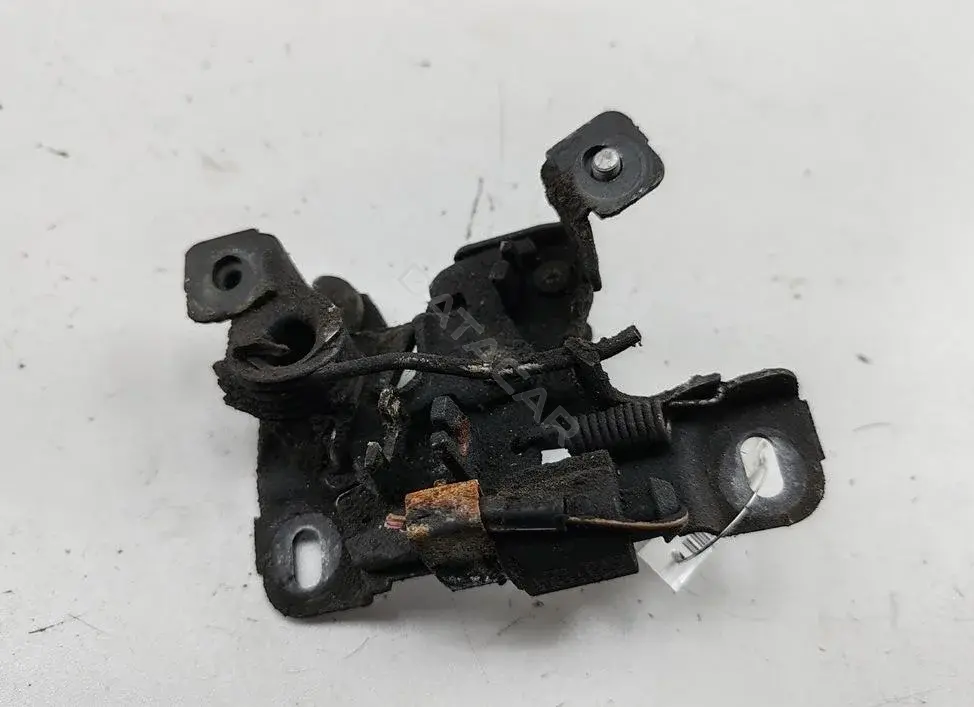 Замок капота 8D0823509C