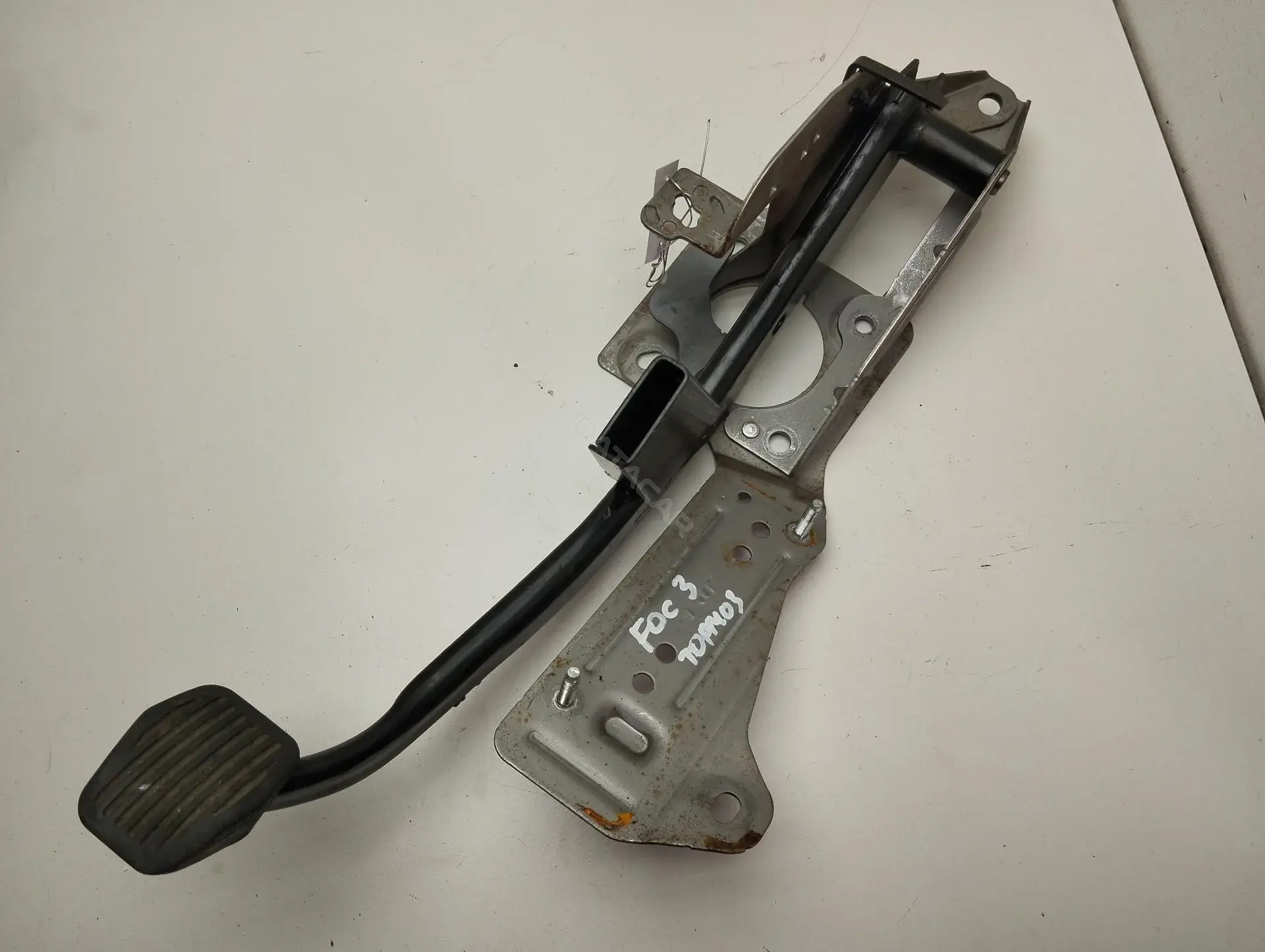 Педаль тормоза BV612467GB
