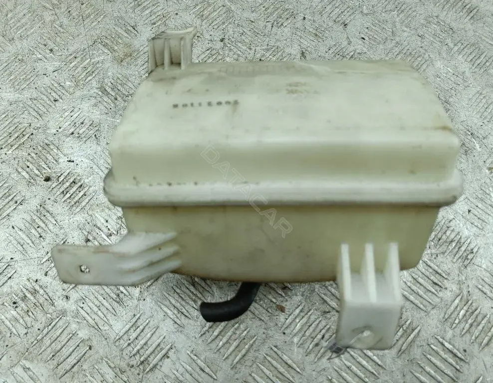 Расширительный бачок 0K2KB15350