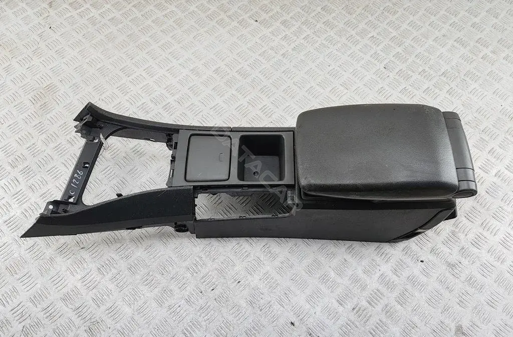 Подлокотник 9204303