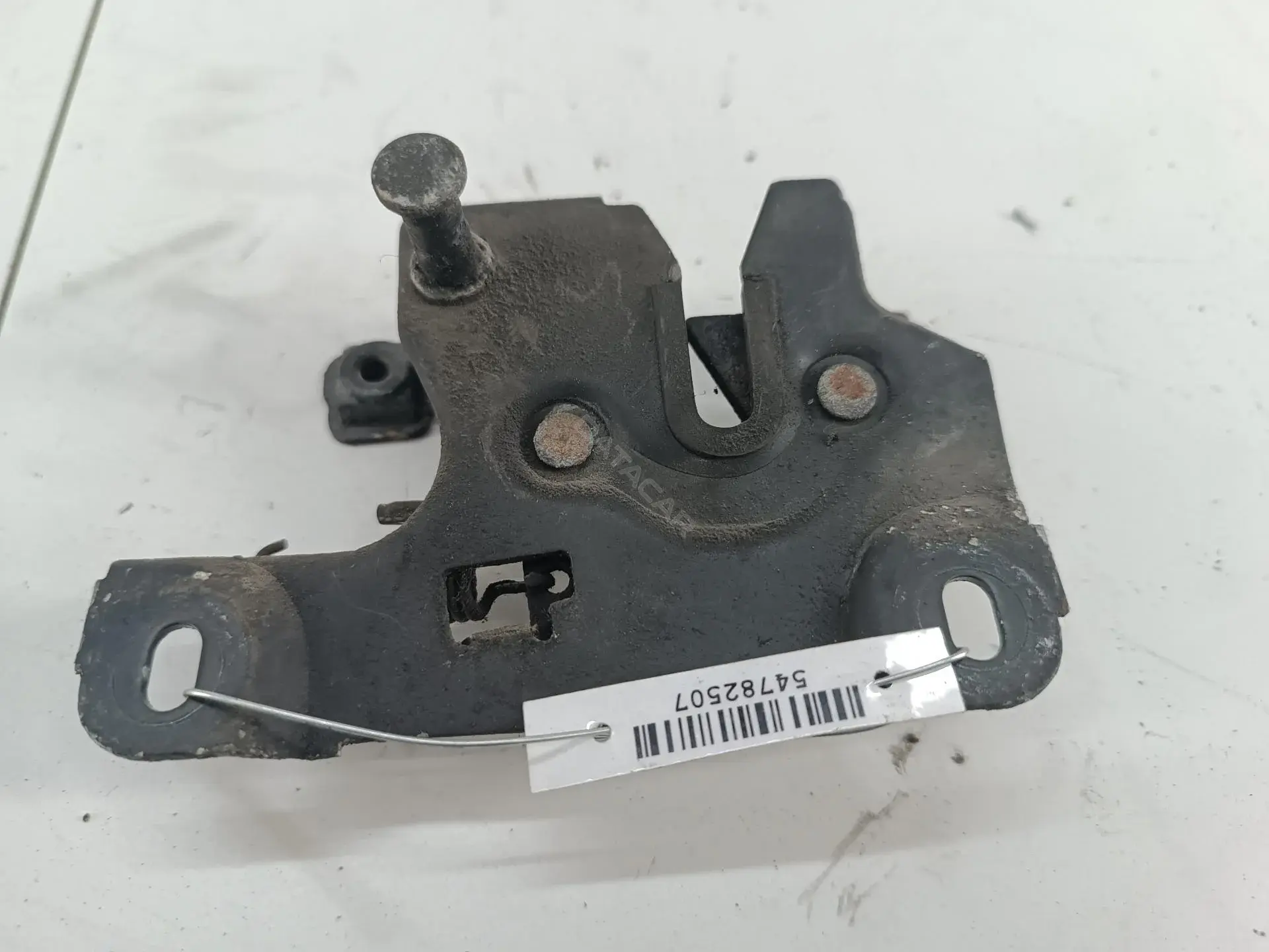 Замок капота 8D0823509