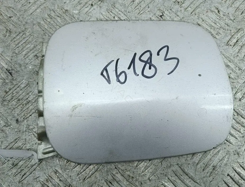 Крышка лючка топливного бака 8A0809905A