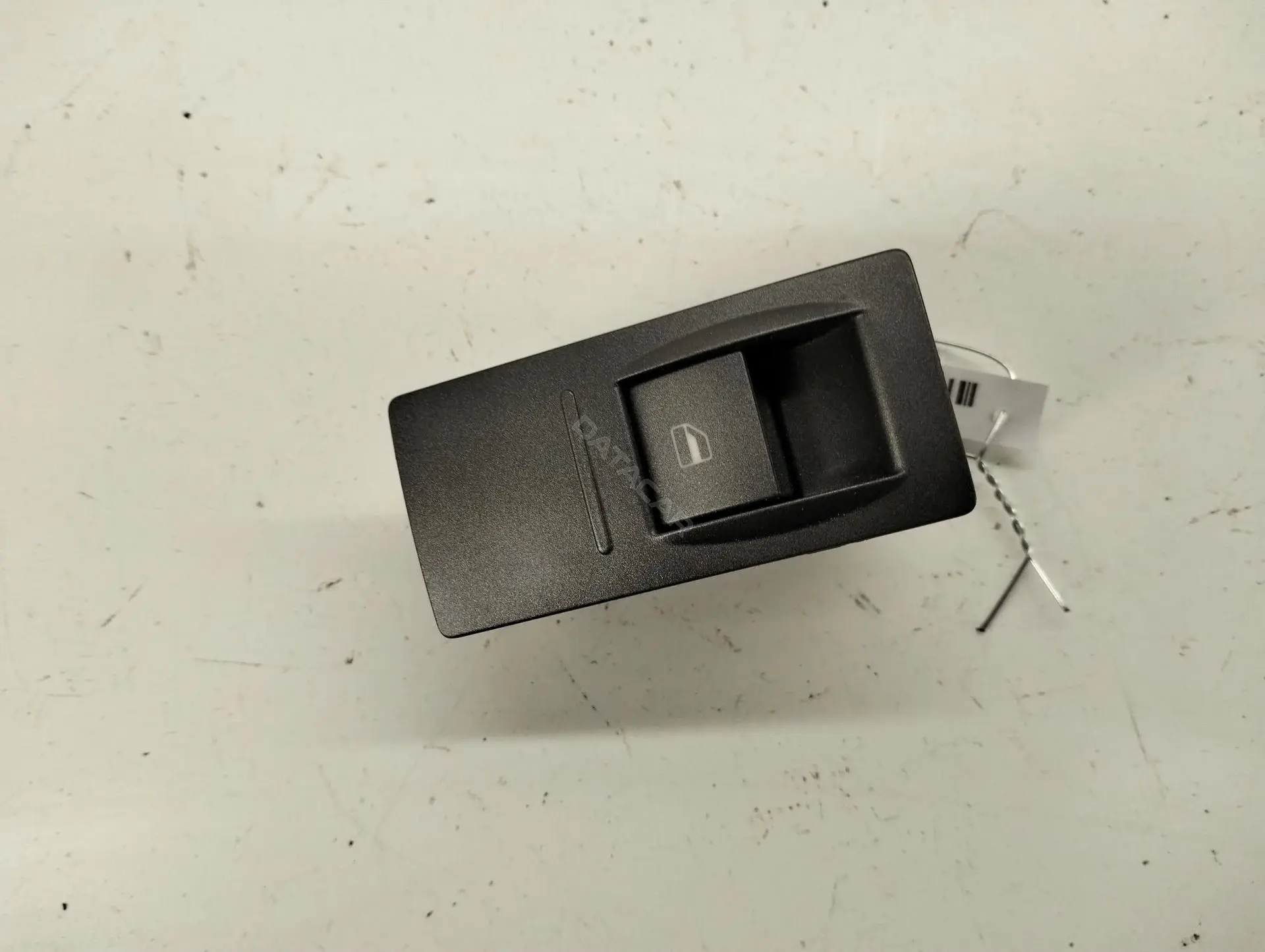 Кнопка стеклоподъемника 3D0959858E