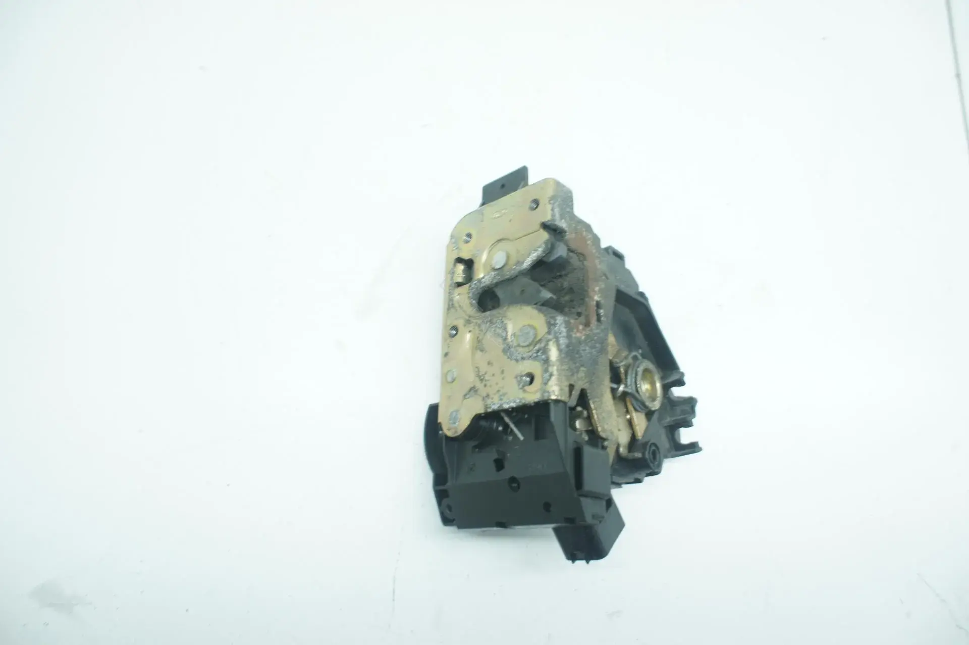 Замок двери 2S4AA26413BB