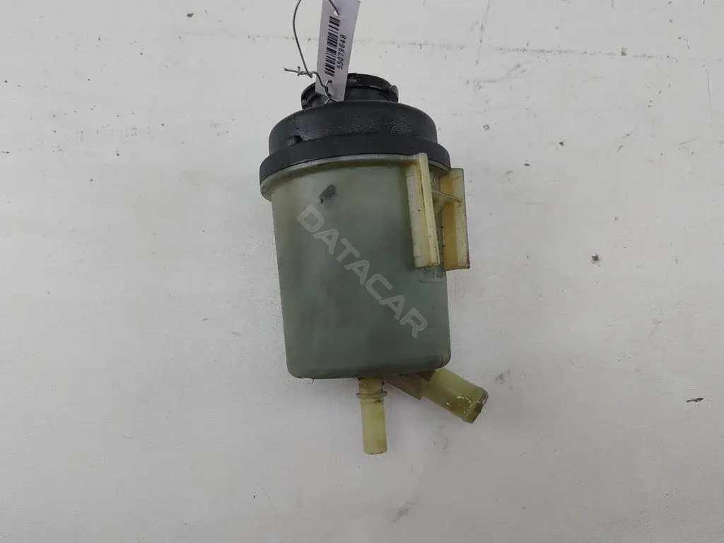 Бачок гидроусилителя 6C913R700DB