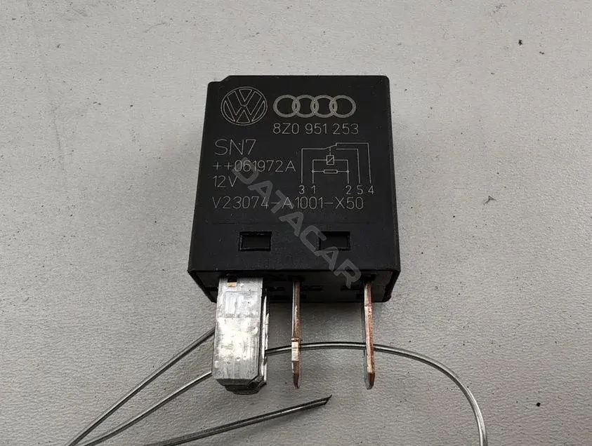 Реле поворотов 8Z0951253