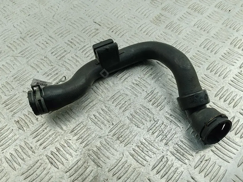 Патрубки системы охлаждения 8D0121101AD