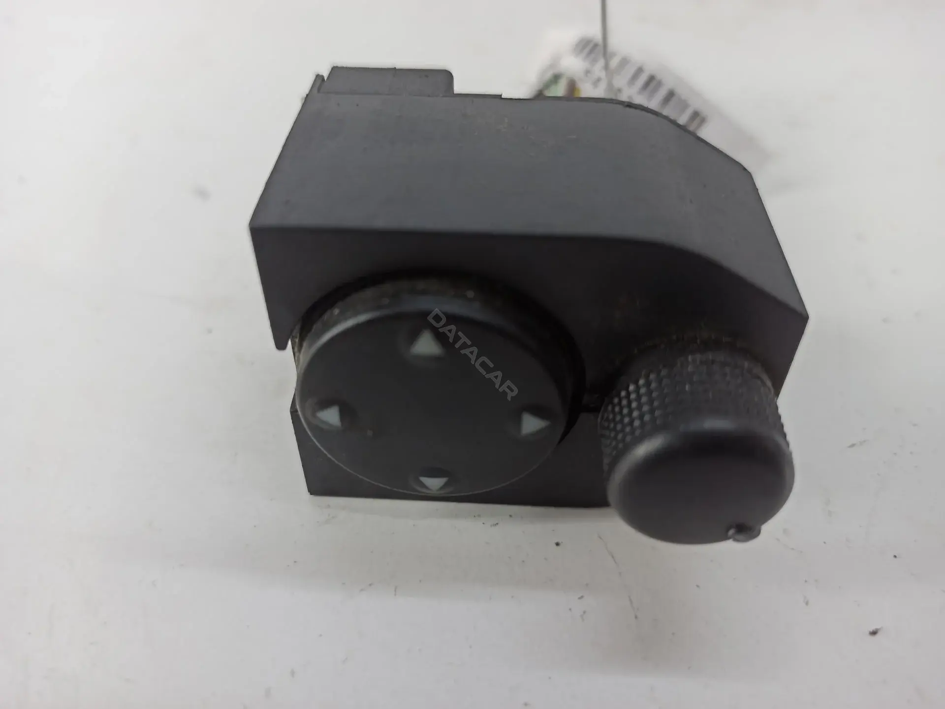 Джойстик регулировки зеркал 8D0959565