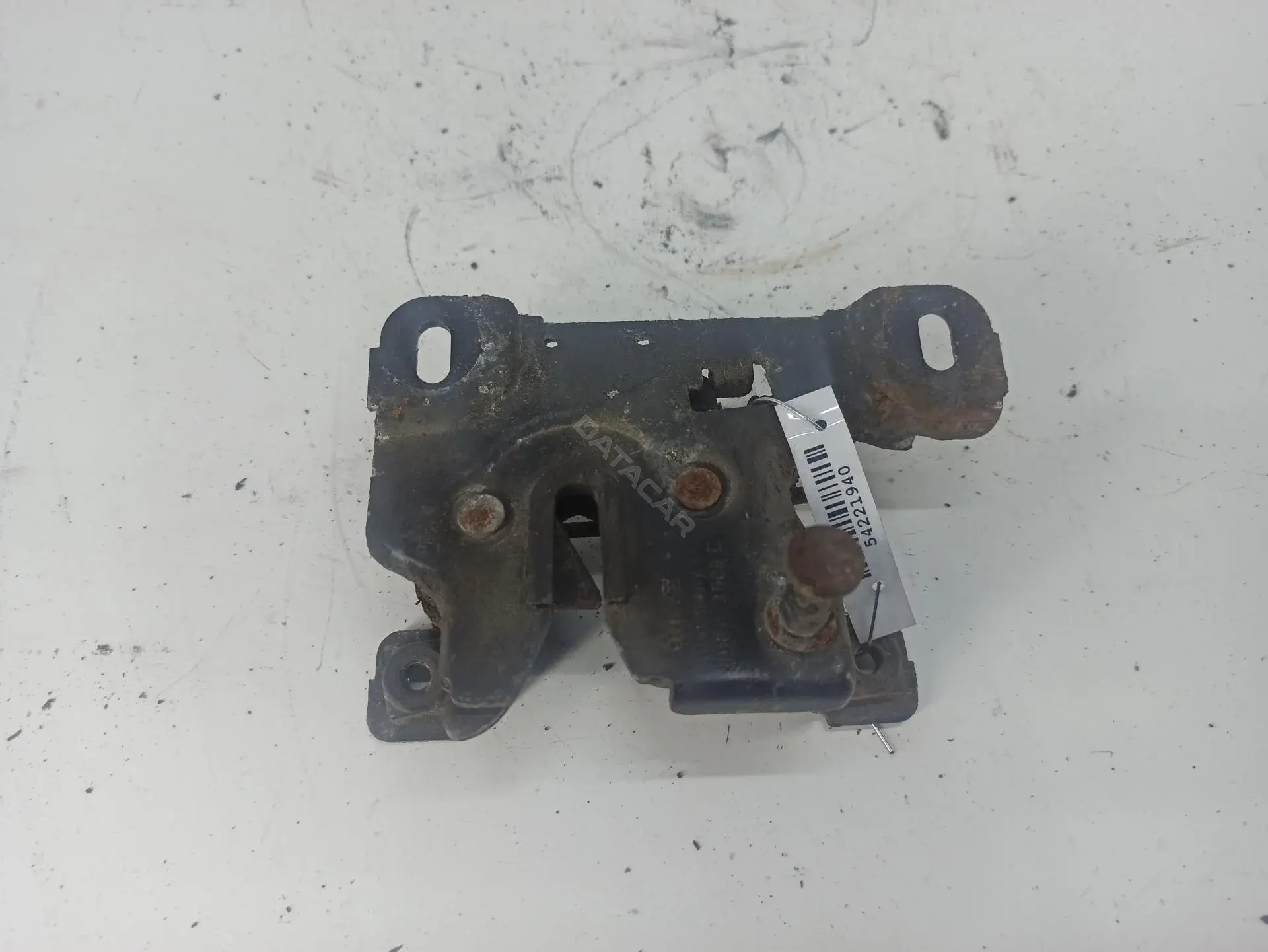 Замок капота 8D082350C