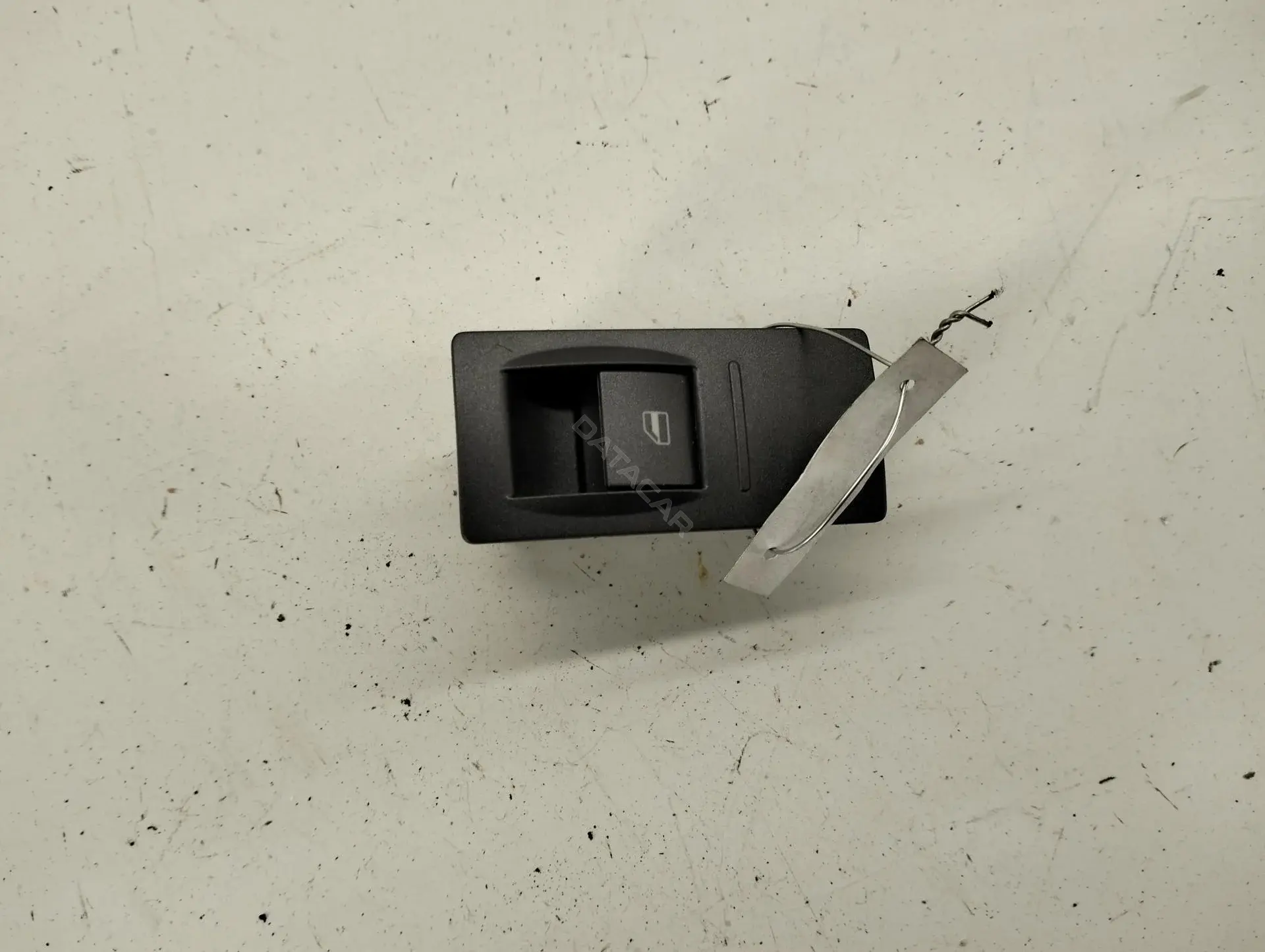 Кнопка стеклоподъемника 3D0959858E