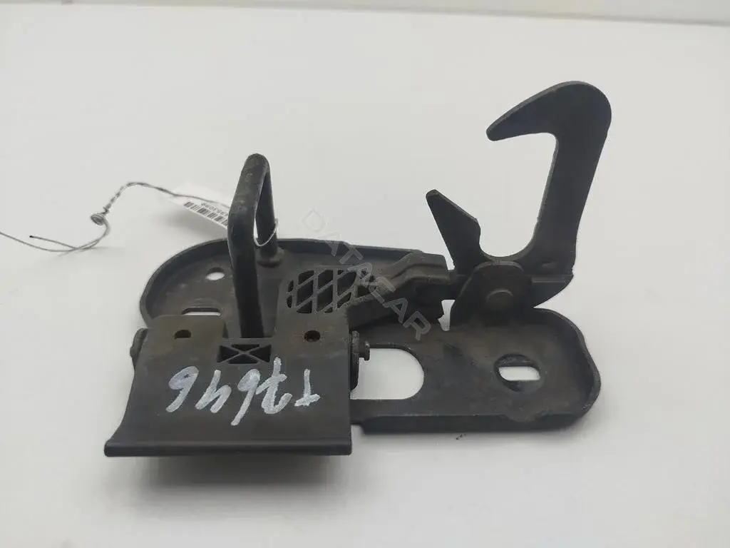 Ответная часть (скоба) замка двери 1T0823480A