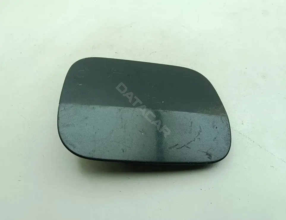 Крышка лючка топливного бака 8A0010122A