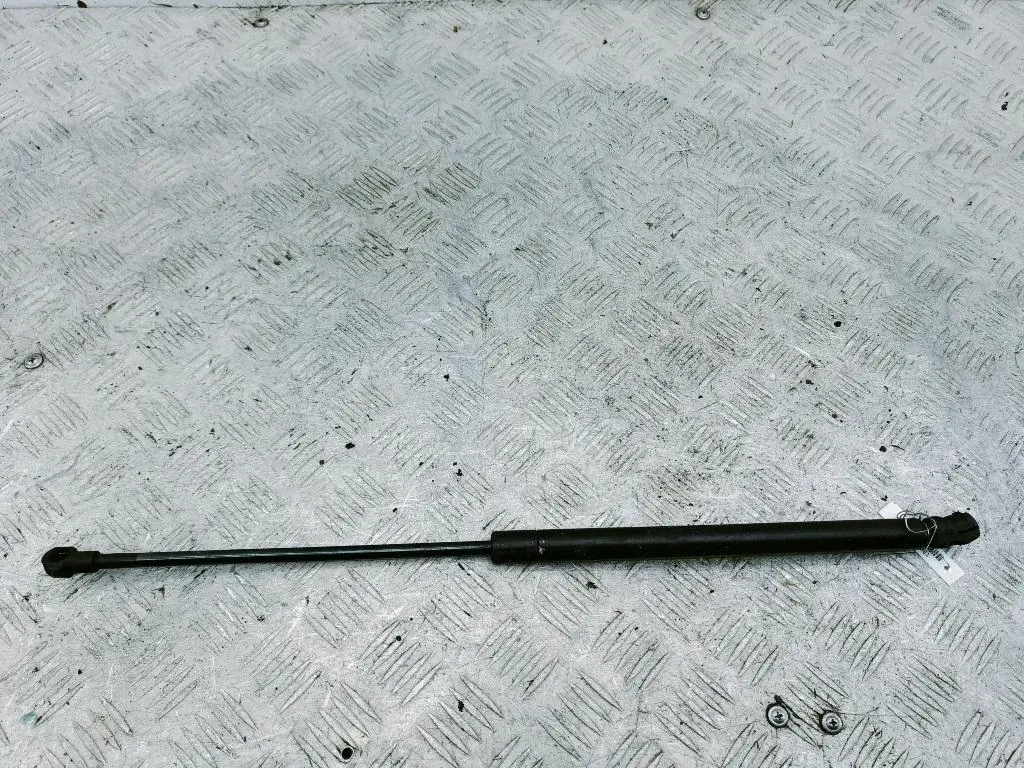 Амортизатор крышки багажника, капота, заднего стекла 8L0823359
