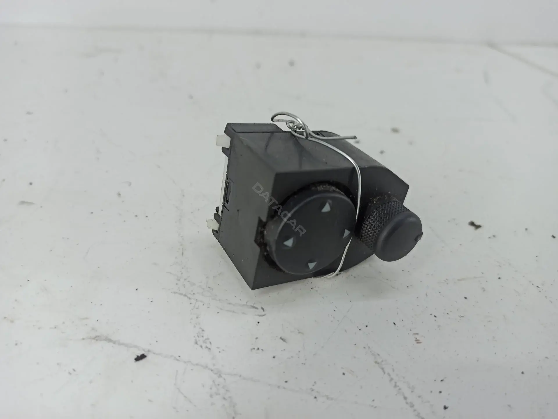 Джойстик регулировки зеркал 8D0959565A
