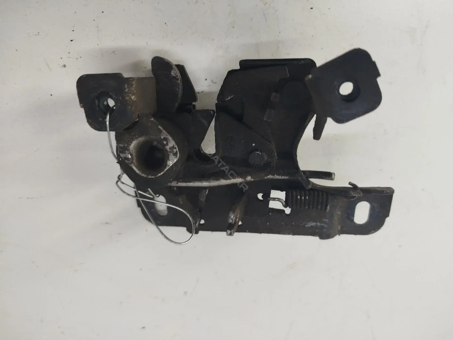 Замок капота 8L0823509D