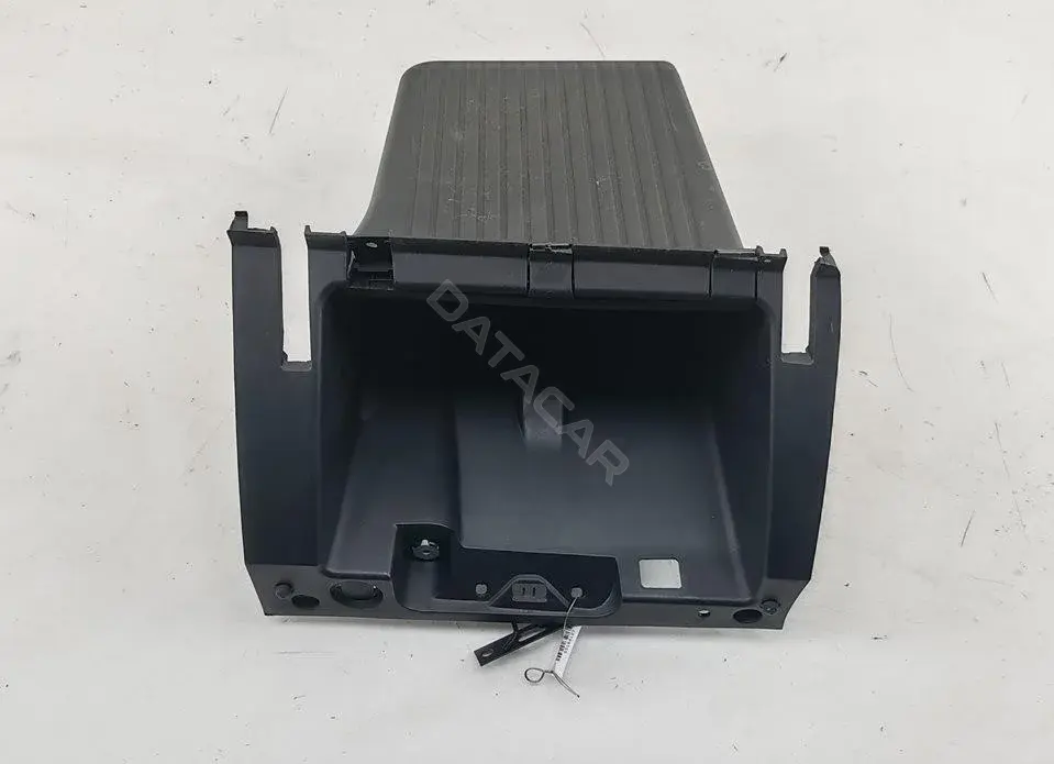 Бардачок 4M51A06044JDW