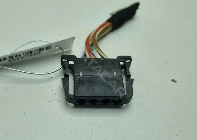 Разъем (фишка) проводки 4d0972704