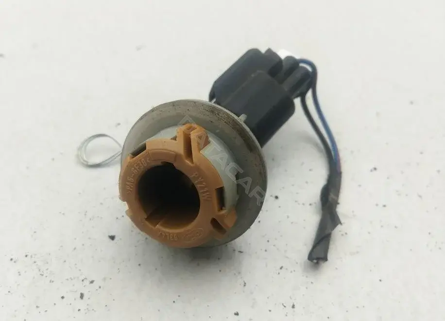 Патрон лампы фонаря 4M5A13K370BA
