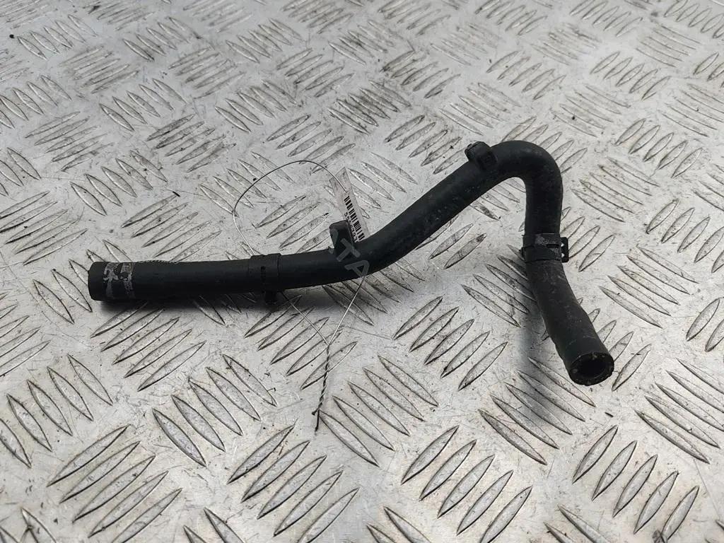 Патрубки системы охлаждения 8D0121107D