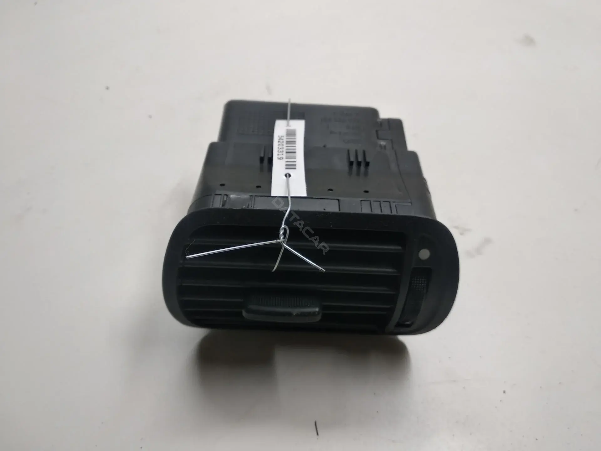 Дефлектор обдува салона 8L0820901