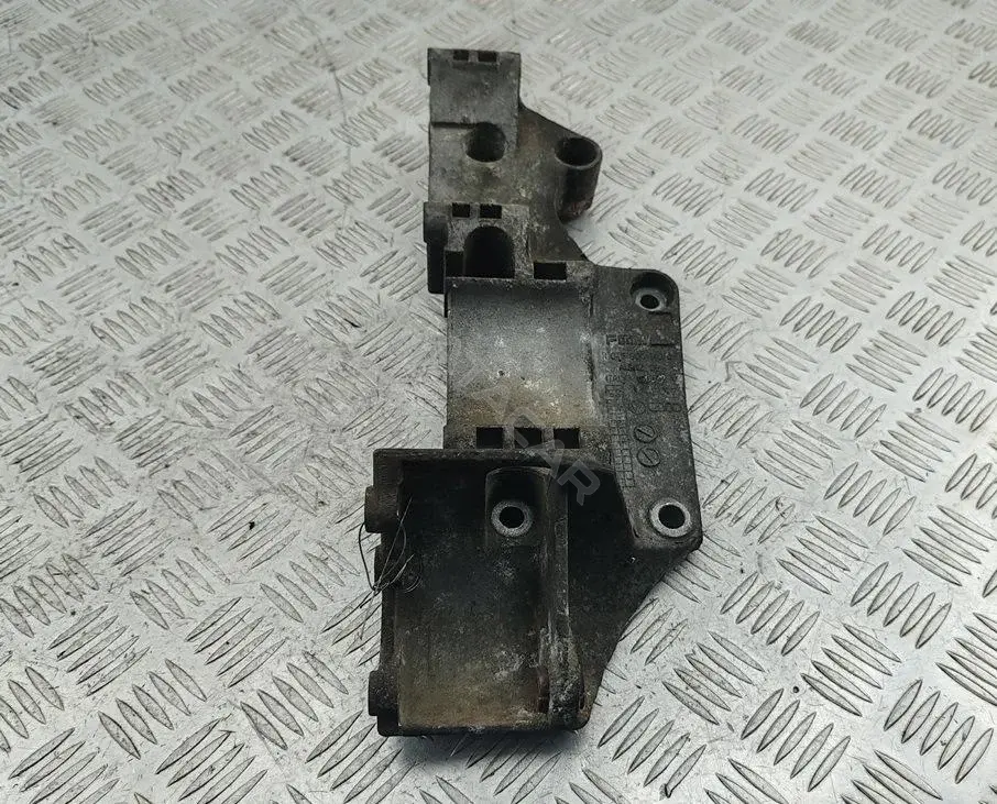Кронштейн генератора R045903143C
