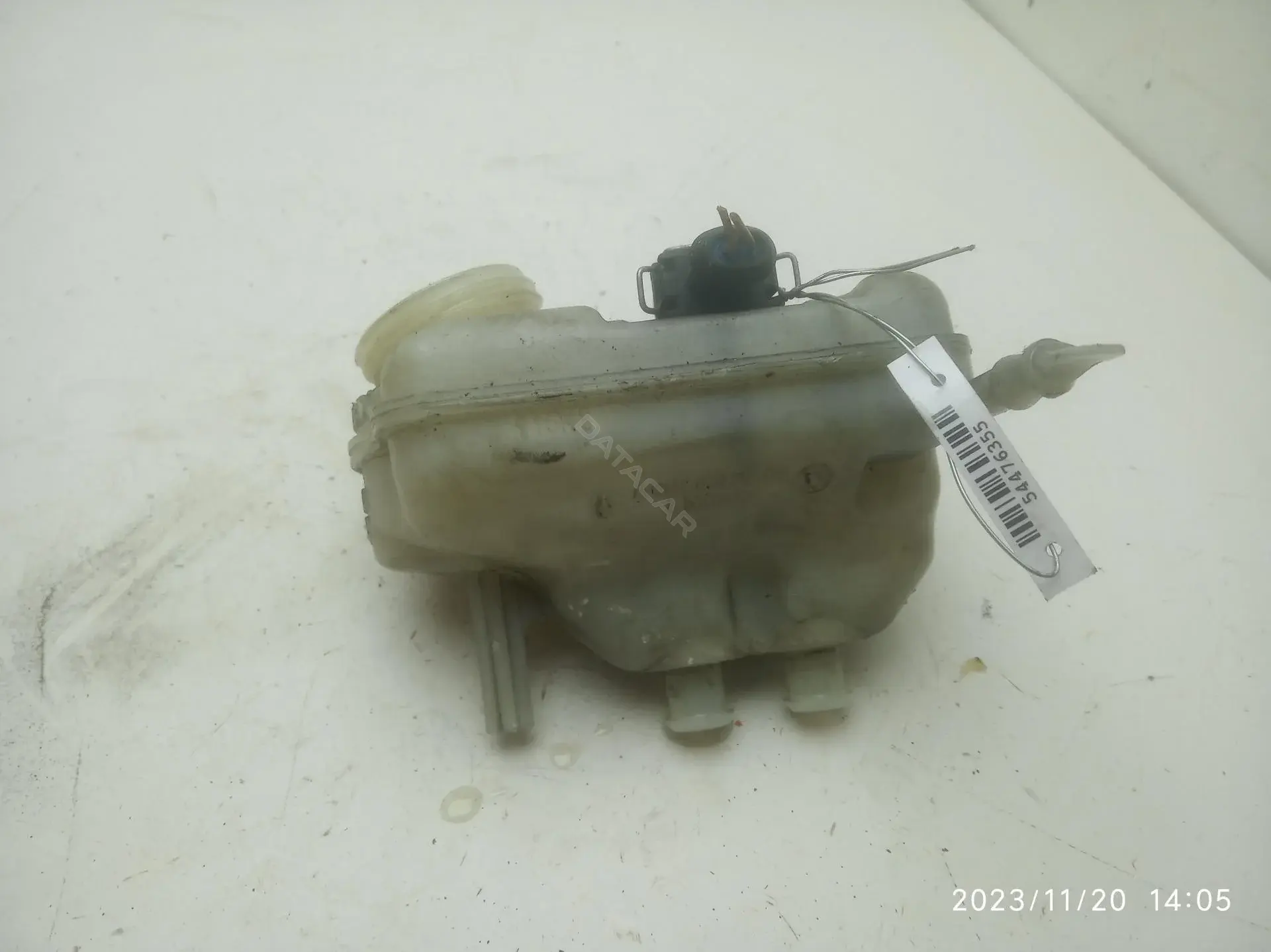 Бачок тормозной жидкости a002431280