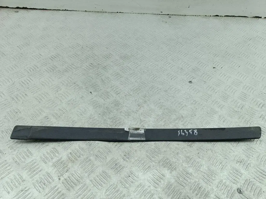 Молдинг двери 3M51R25533AD